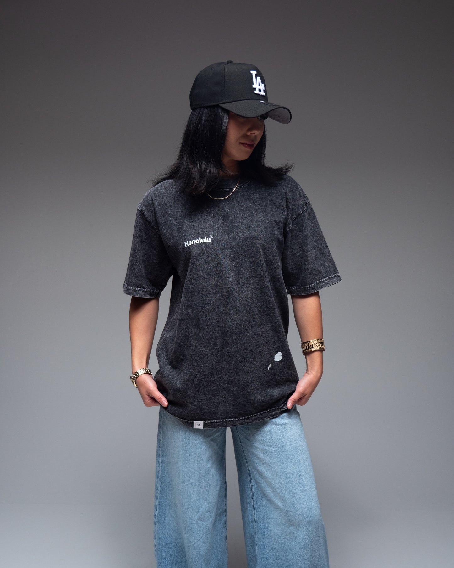 HONOLULU "COLLECTION" OVERSIZED TEE IN WASHED CARBON