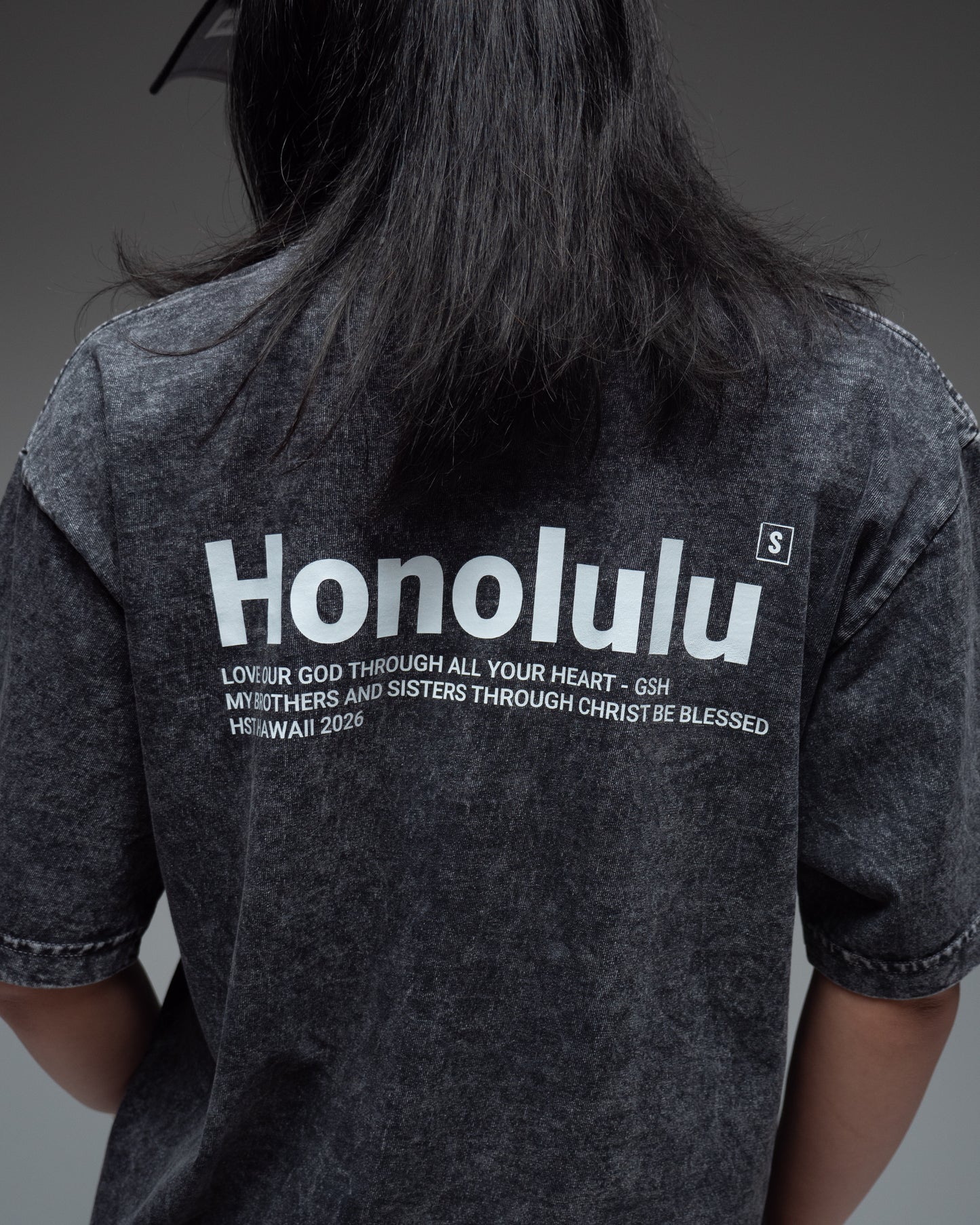HONOLULU "COLLECTION" OVERSIZED TEE IN WASHED CARBON